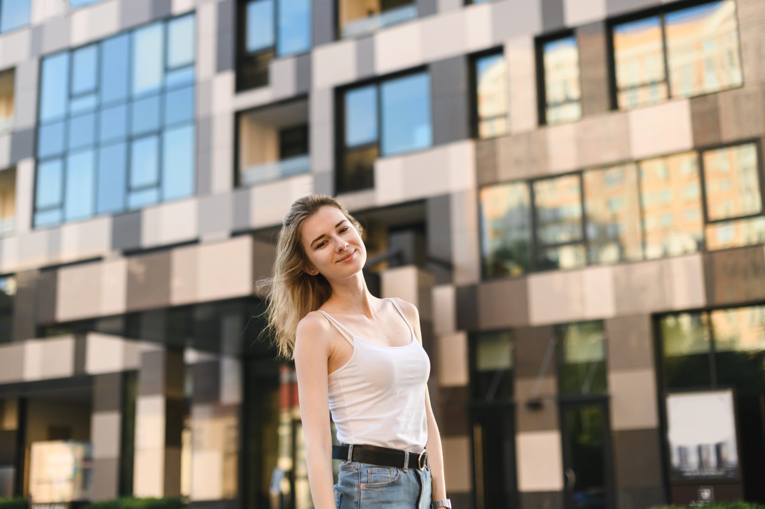 smiling-woman-white-t-shirt-jeans
